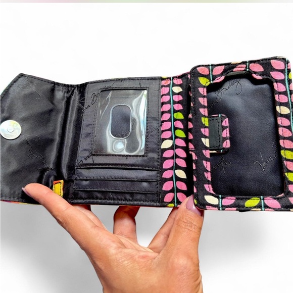 Colorful floral Vera Bradley wallet with multiple pockets - Picture 3 of 3
